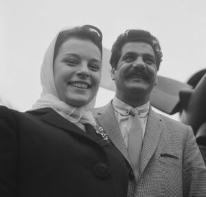 Hülya Koçyiğit ve Erol Taş, Schiphol, 1964
